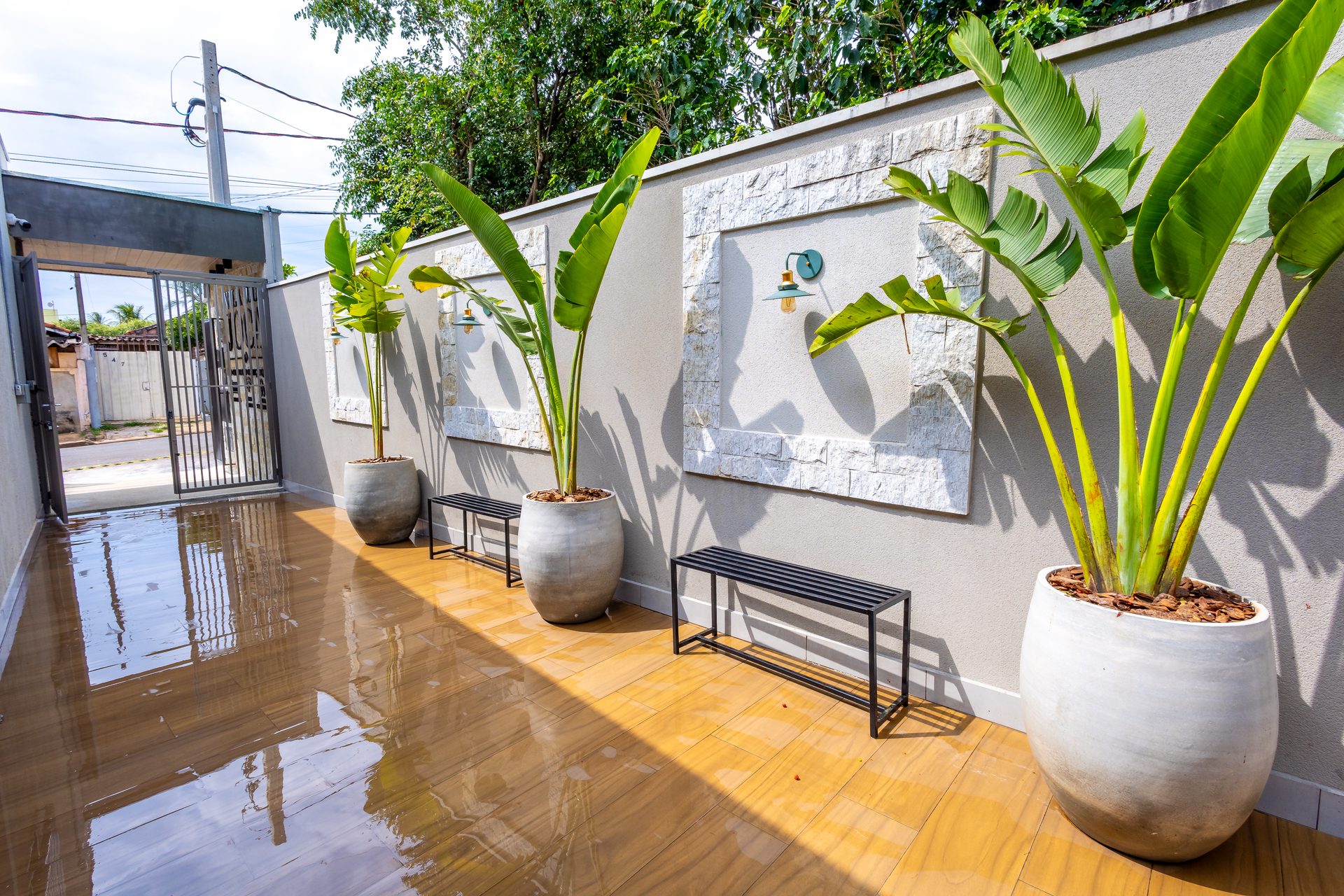 Corredor com plantas da Vila do Joca